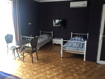 Фото номера Четырехместный номер Гостевой дом Green Cape Guest House г. Махинджаури 4