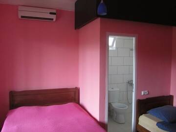 Фото номера Трехместный номер Делюкс Гостевой дом Suliko Guest House г. Махинджаури 11
